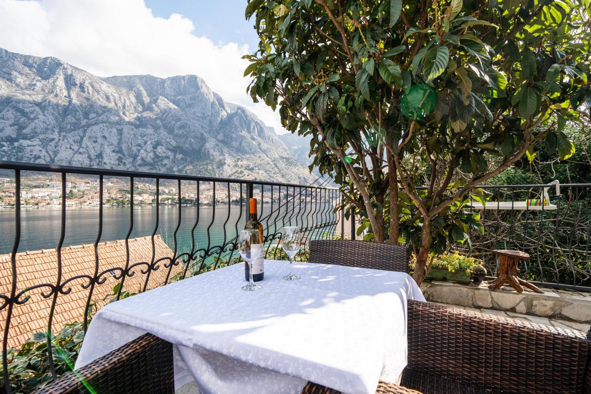 Apartments Vukovic Kotor Bagian luar foto
