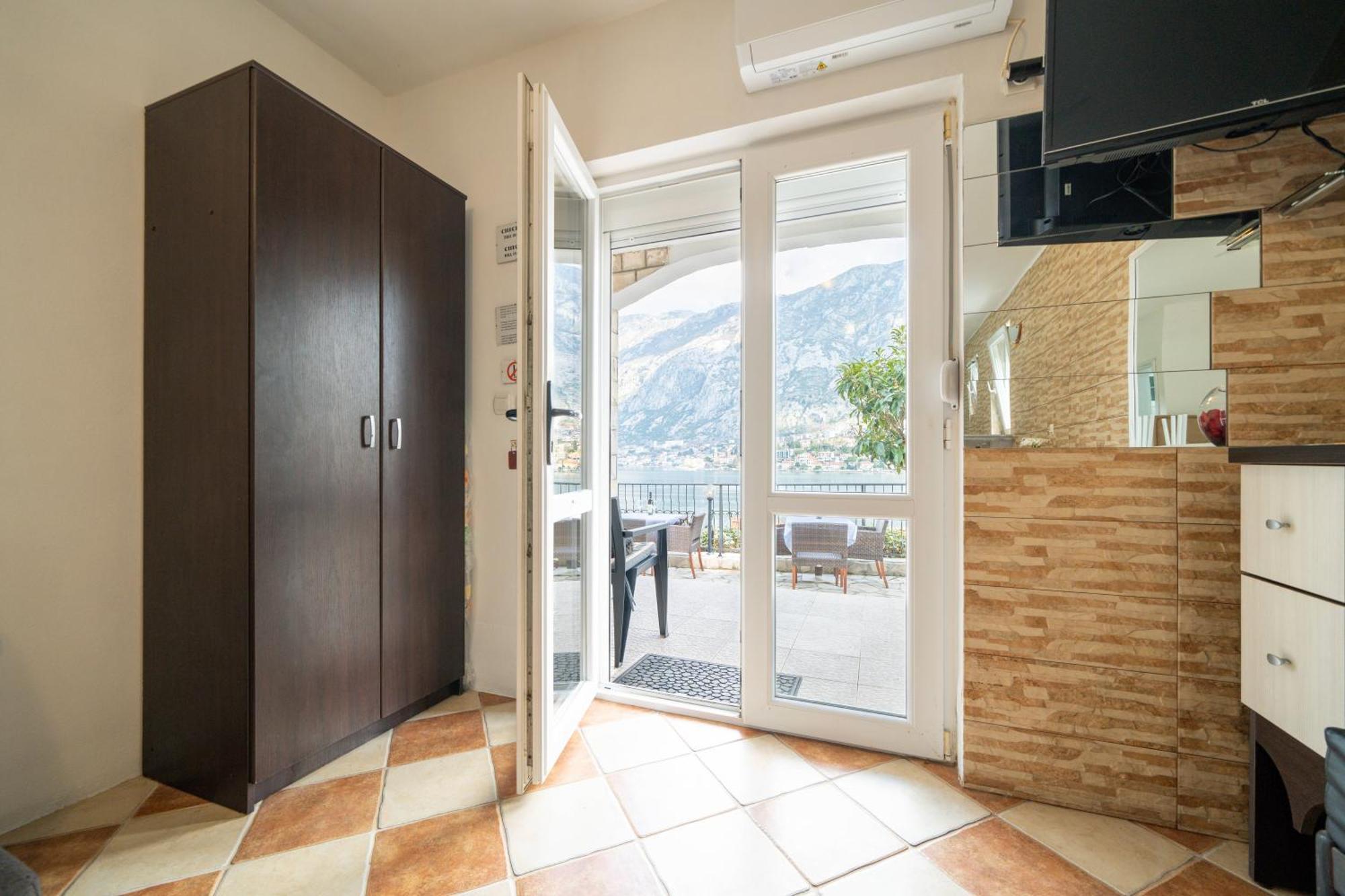 Apartments Vukovic Kotor Bagian luar foto