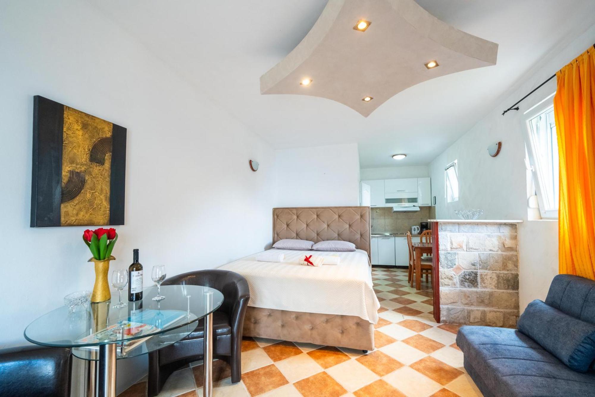 Apartments Vukovic Kotor Bagian luar foto