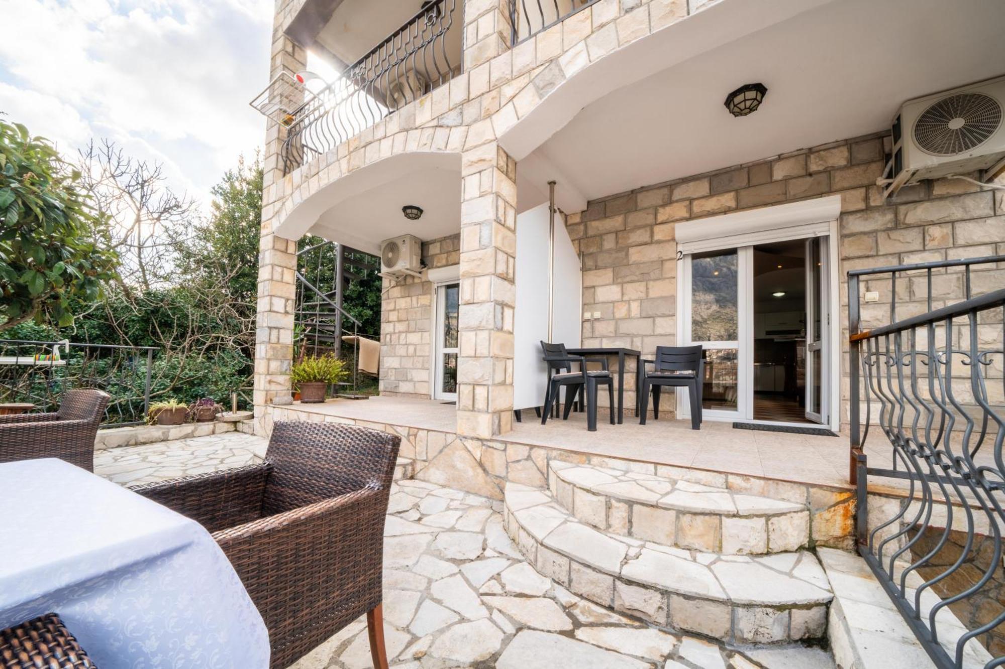 Apartments Vukovic Kotor Bagian luar foto
