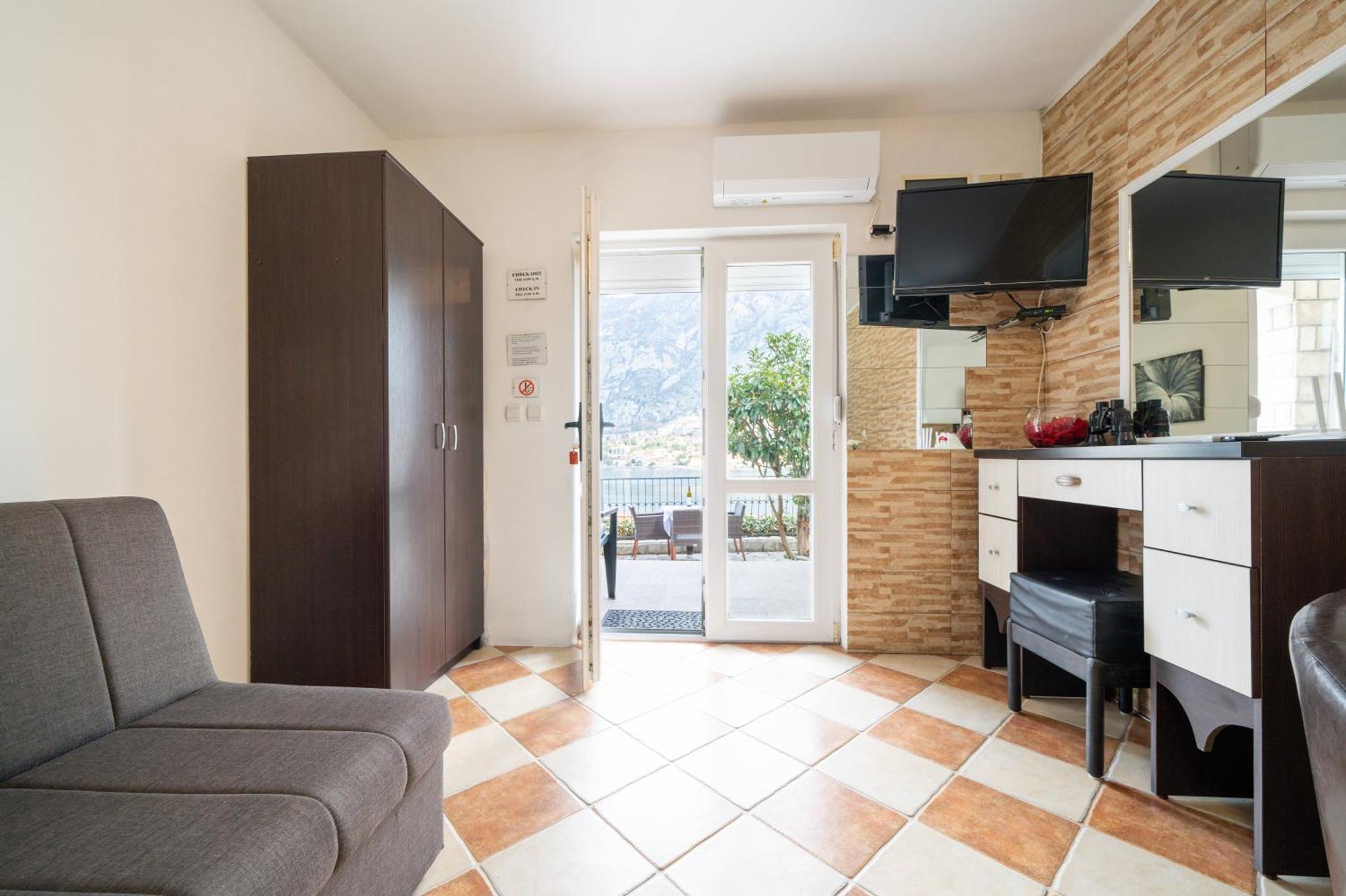 Apartments Vukovic Kotor Bagian luar foto